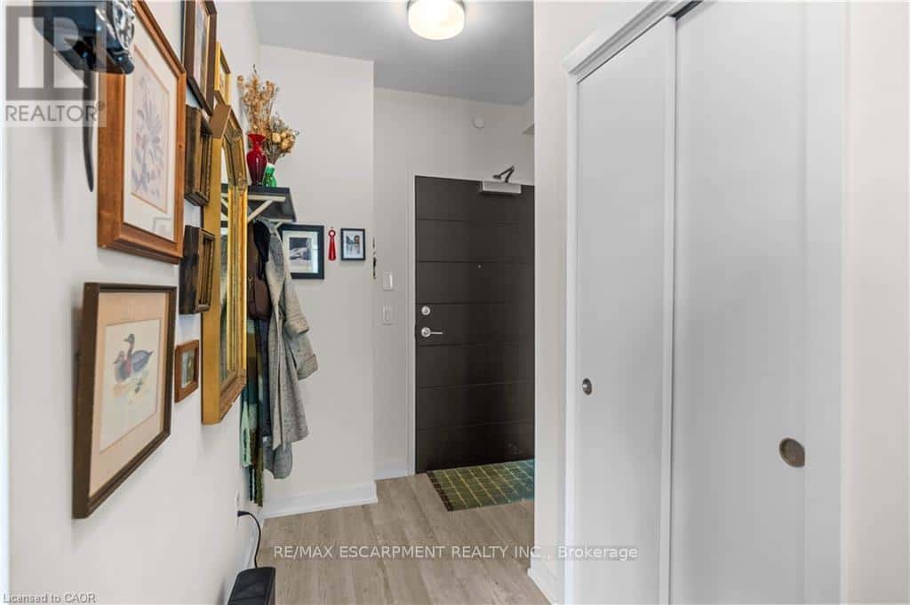 415 - 212 KING WILLIAM STREET — Hamilton (Beasley), Ontario - Photo 3 of 49