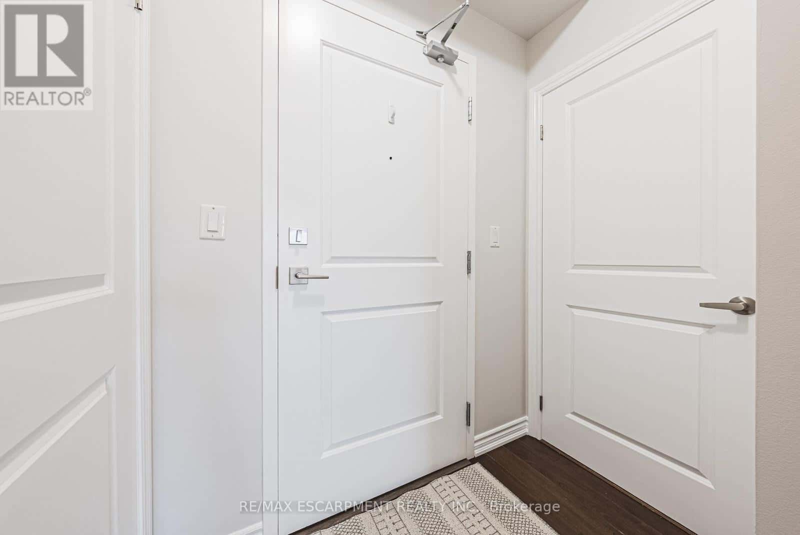 221 - 35 SOUTHSHORE CRESCENT — Hamilton (Lakeshore), Ontario - Photo 5 of 31