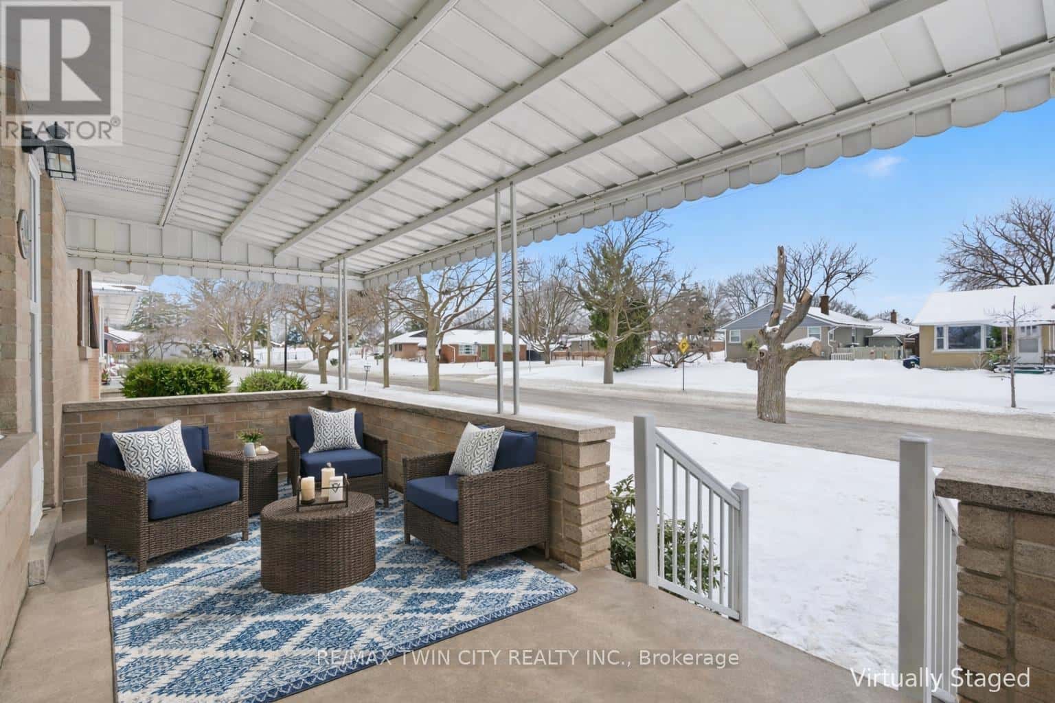 18 HARBER AVENUE — Kitchener, Ontario - Photo 2 of 34