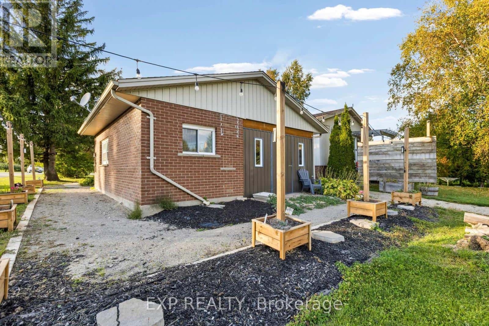 7429 SIDEROAD 20 SIDE ROAD — Mapleton, Ontario - Photo 2 of 50