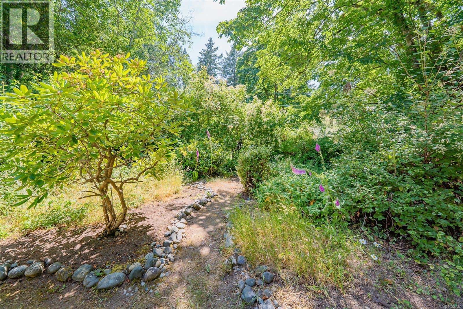 2146 Pauls Rd — Nanaimo, British Columbia - Photo 3 of 46