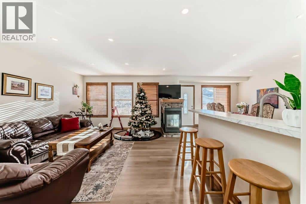 51 Everstone Boulevard SW — Calgary, Alberta - Photo 5 of 49