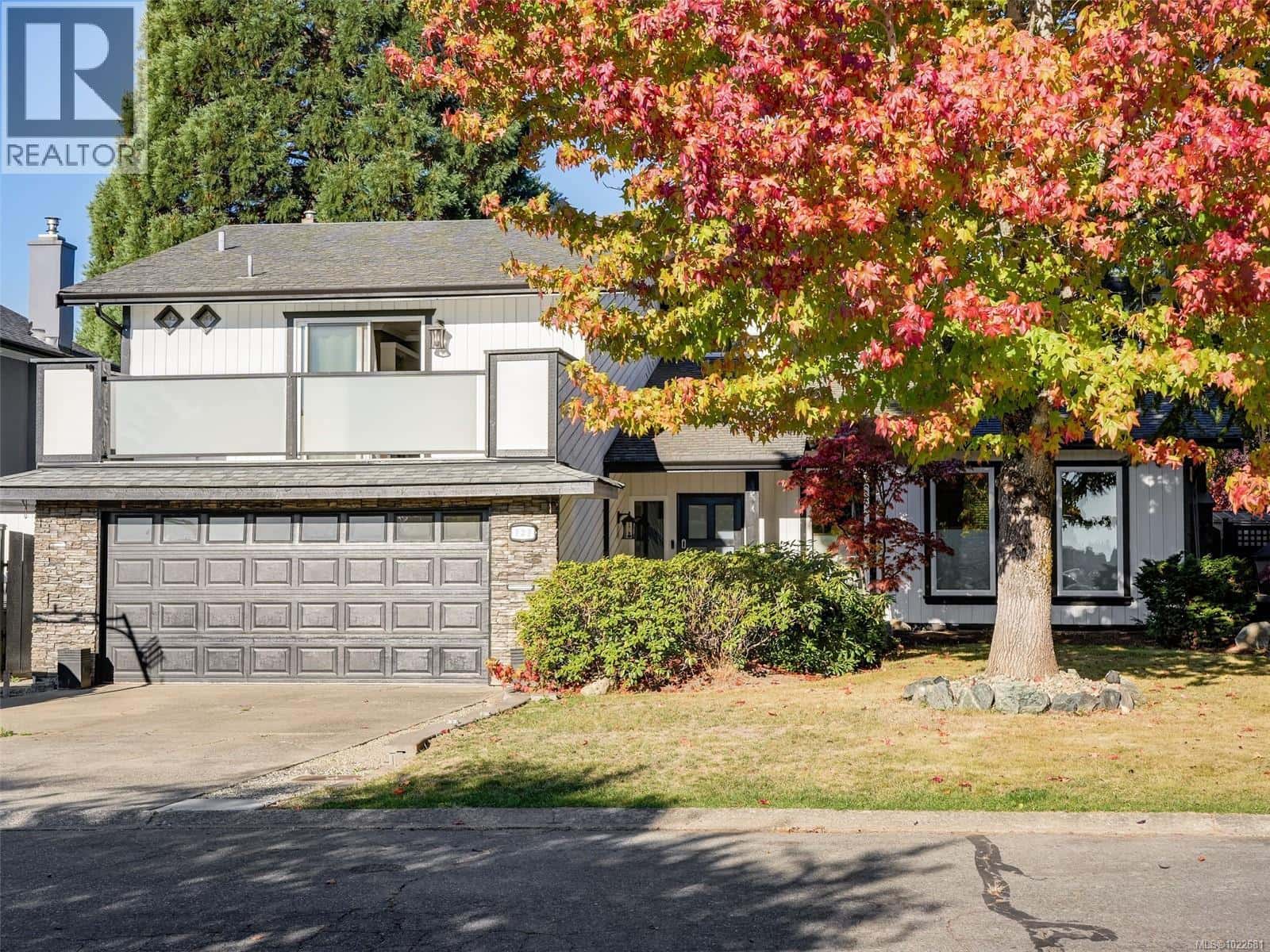 727 Paskin Way — Saanich, British Columbia - Photo 3 of 42