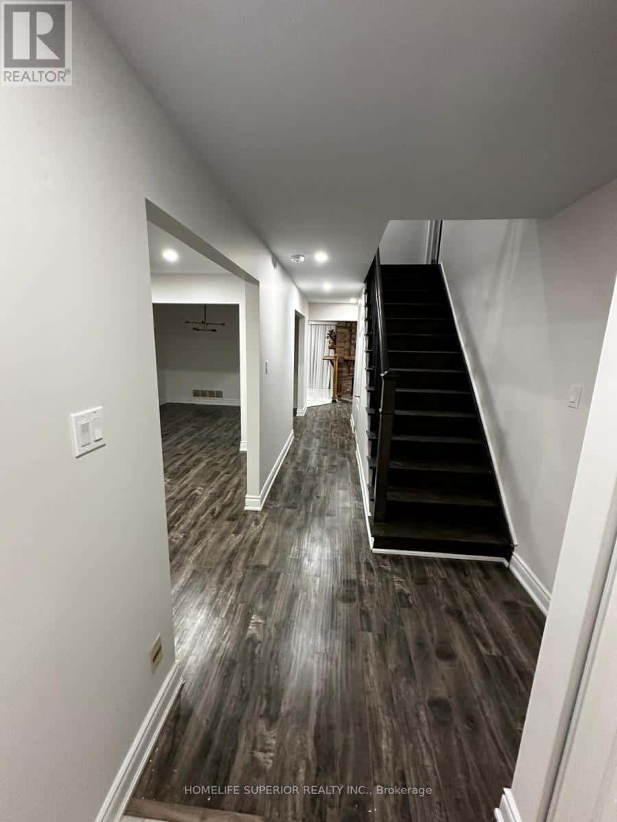 9 NUTTALL STREET — Brampton (Westgate), Ontario - Photo 3 of 28