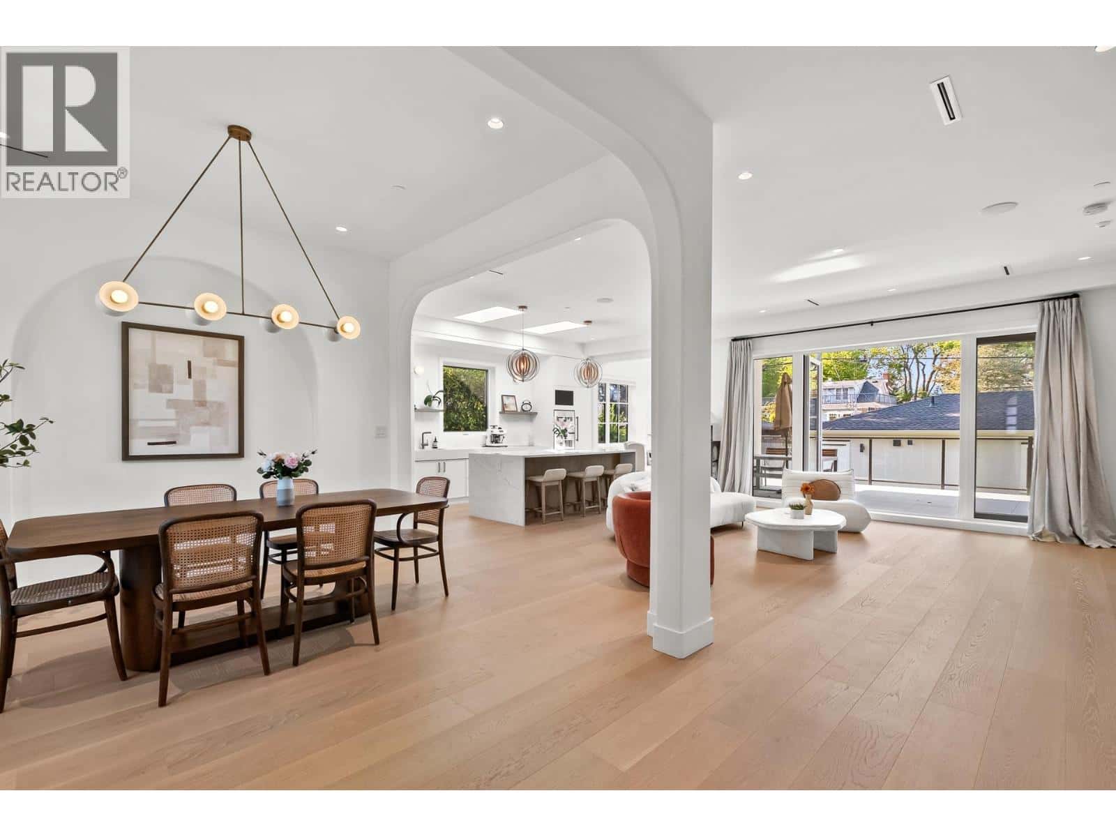 3227 W 35TH AVENUE — Vancouver, British Columbia - Photo 5 of 40