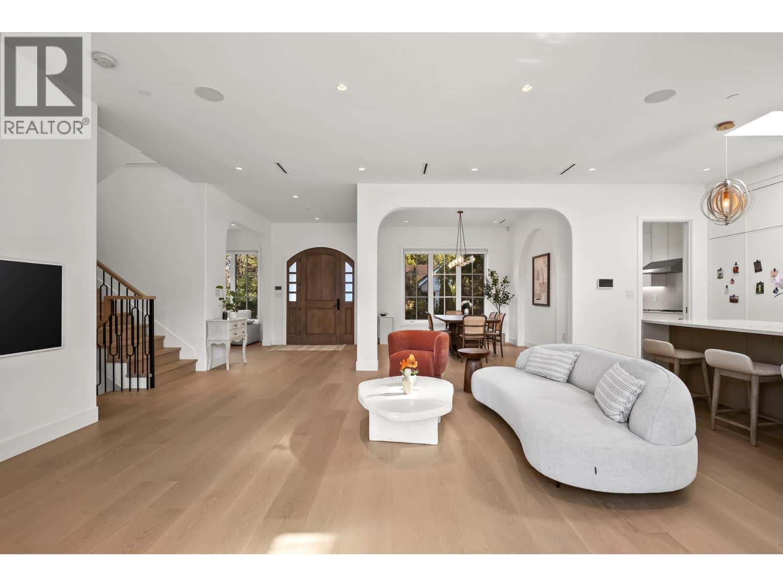 3227 W 35TH AVENUE — Vancouver, British Columbia - Photo 4 of 40