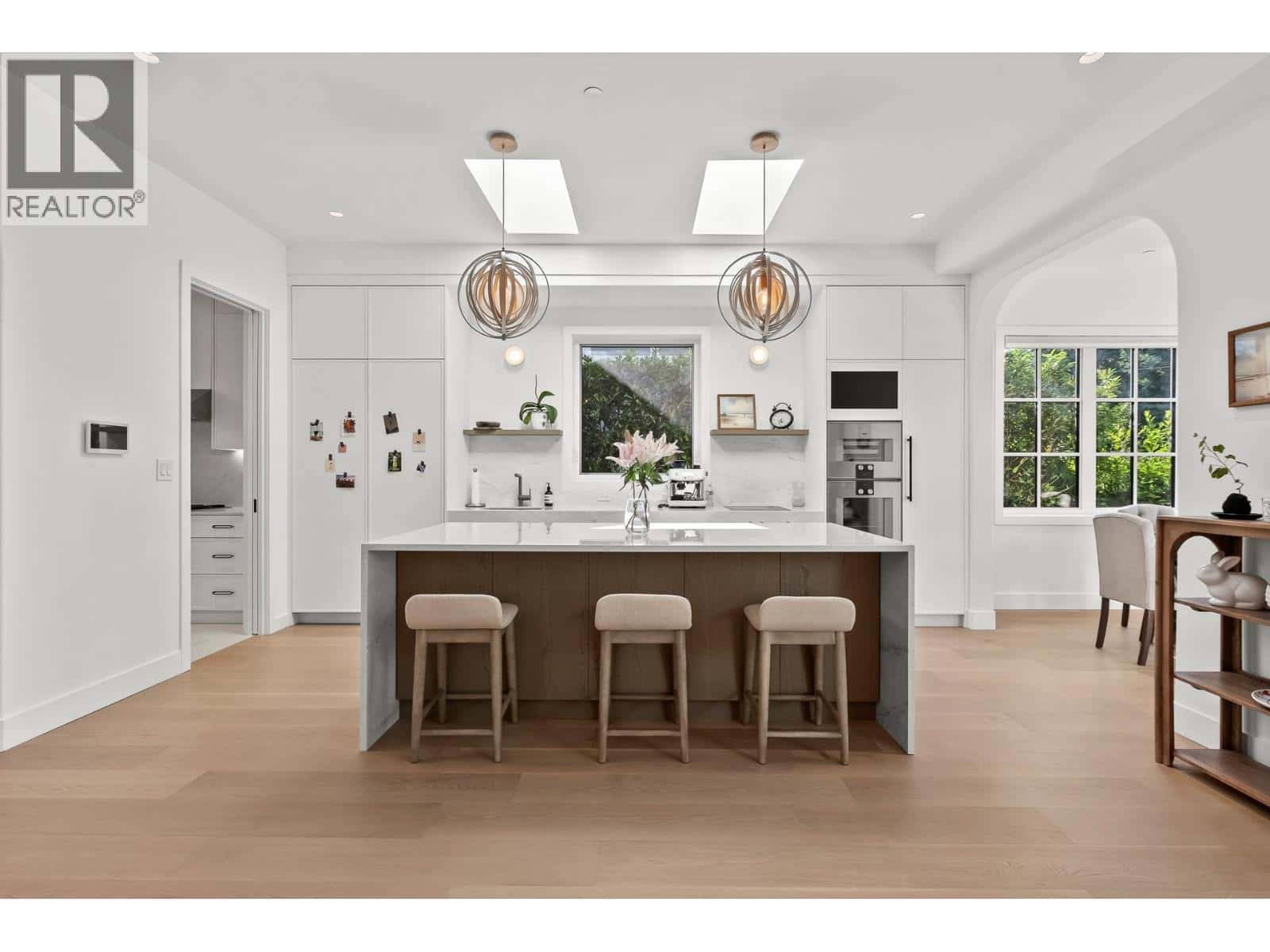 3227 W 35TH AVENUE — Vancouver, British Columbia - Photo 3 of 40