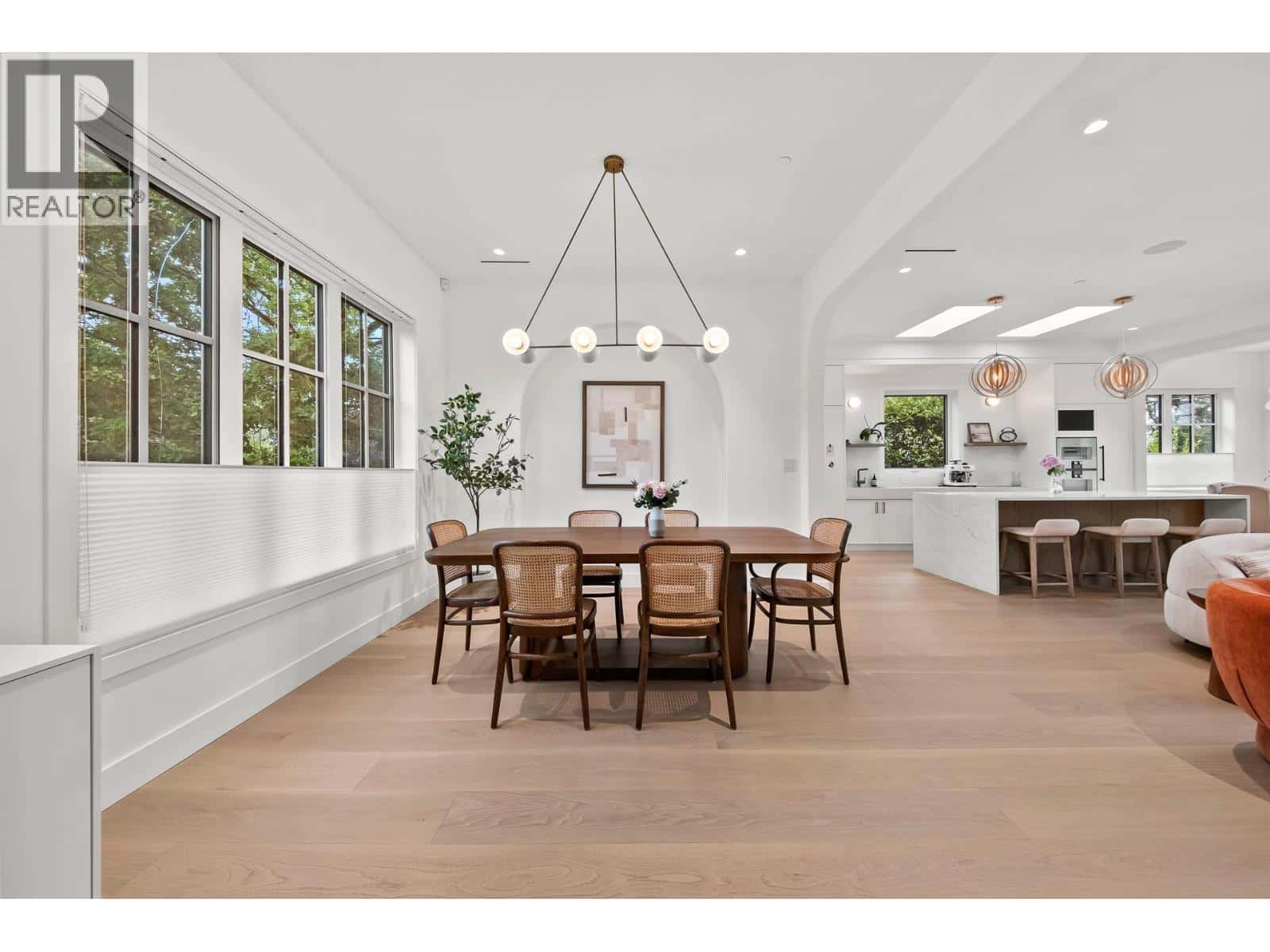 3227 W 35TH AVENUE — Vancouver, British Columbia - Photo 2 of 40