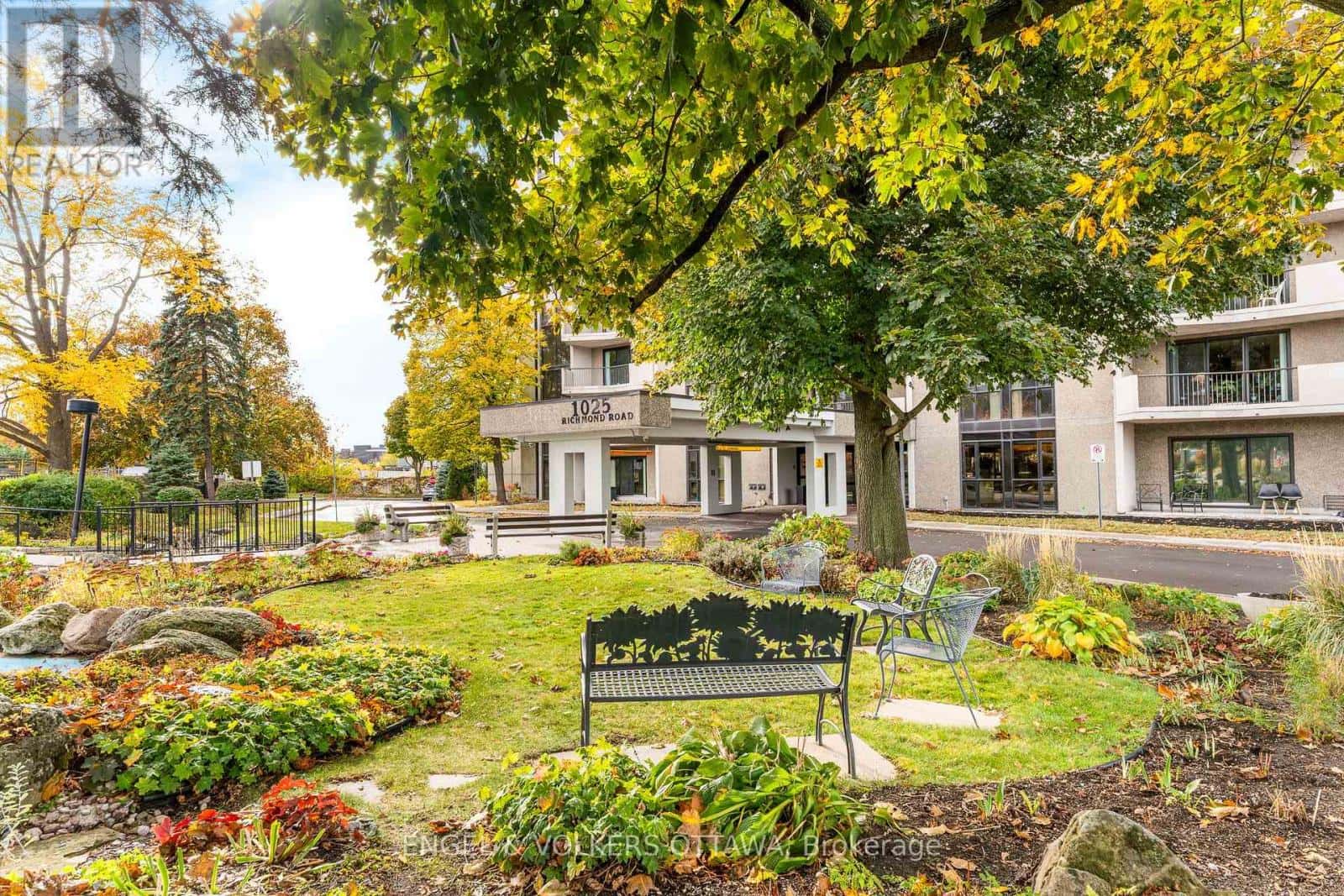 704 - 1025 RICHMOND ROAD — Ottawa, Ontario - Photo 2 of 28