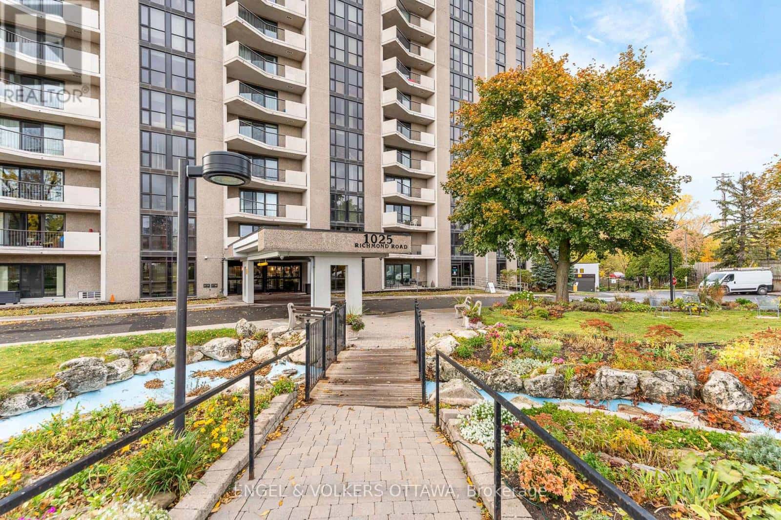 704 - 1025 RICHMOND ROAD — Ottawa, Ontario - Photo 3 of 28