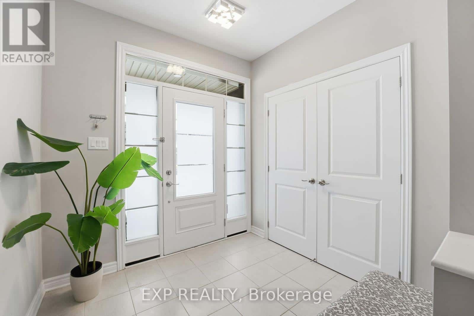 118 DISCOVERY CRESCENT — Ottawa, Ontario - Photo 4 of 50