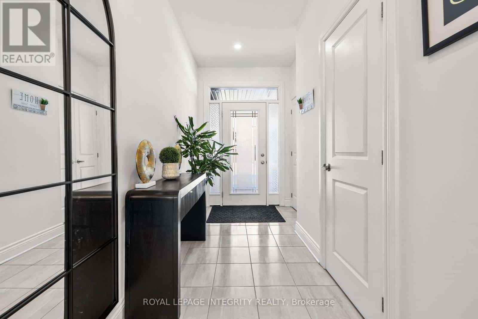 512 CARDAMOM TERRACE — Ottawa, Ontario - Photo 2 of 25