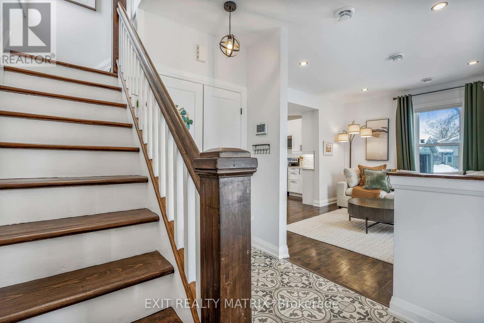 291 MAPLE STREET — Russell, Ontario - Photo 5 of 40