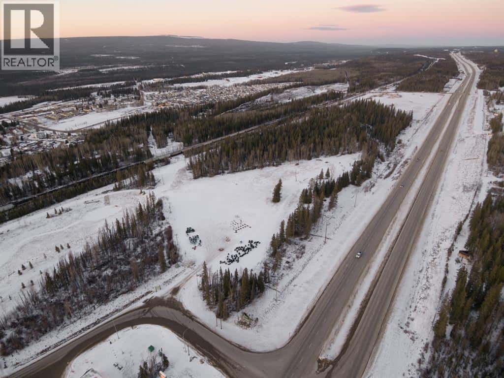 261 Fleming Drive — Hinton, Alberta - Photo 2 of 8