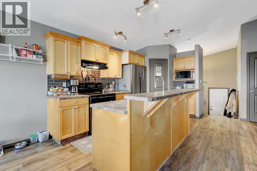 6021 88 Street — Grande Prairie, Alberta - Photo 4 of 31