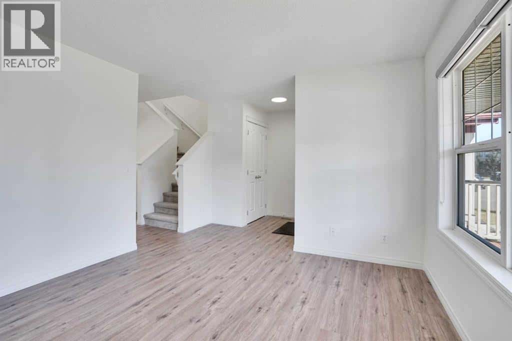 201 Copperstone Terrace SE — Calgary, Alberta - Photo 5 of 33