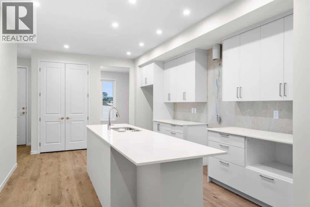 107 Royston Way NW — Calgary, Alberta - Photo 3 of 46