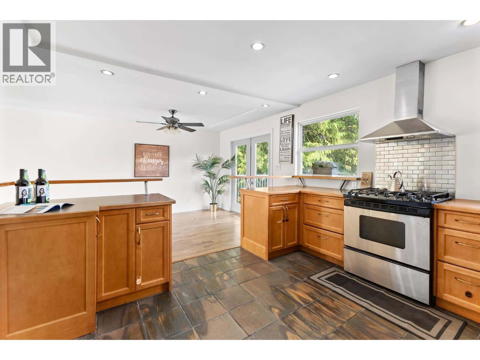 1119 SPRICE AVENUE — Coquitlam, British Columbia - Photo 3 of 33