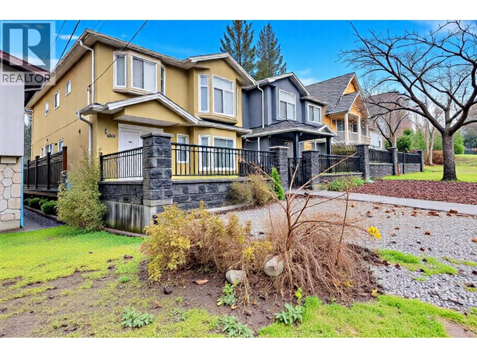 7332 1ST STREET — Burnaby, British Columbia - Photo 2 of 22