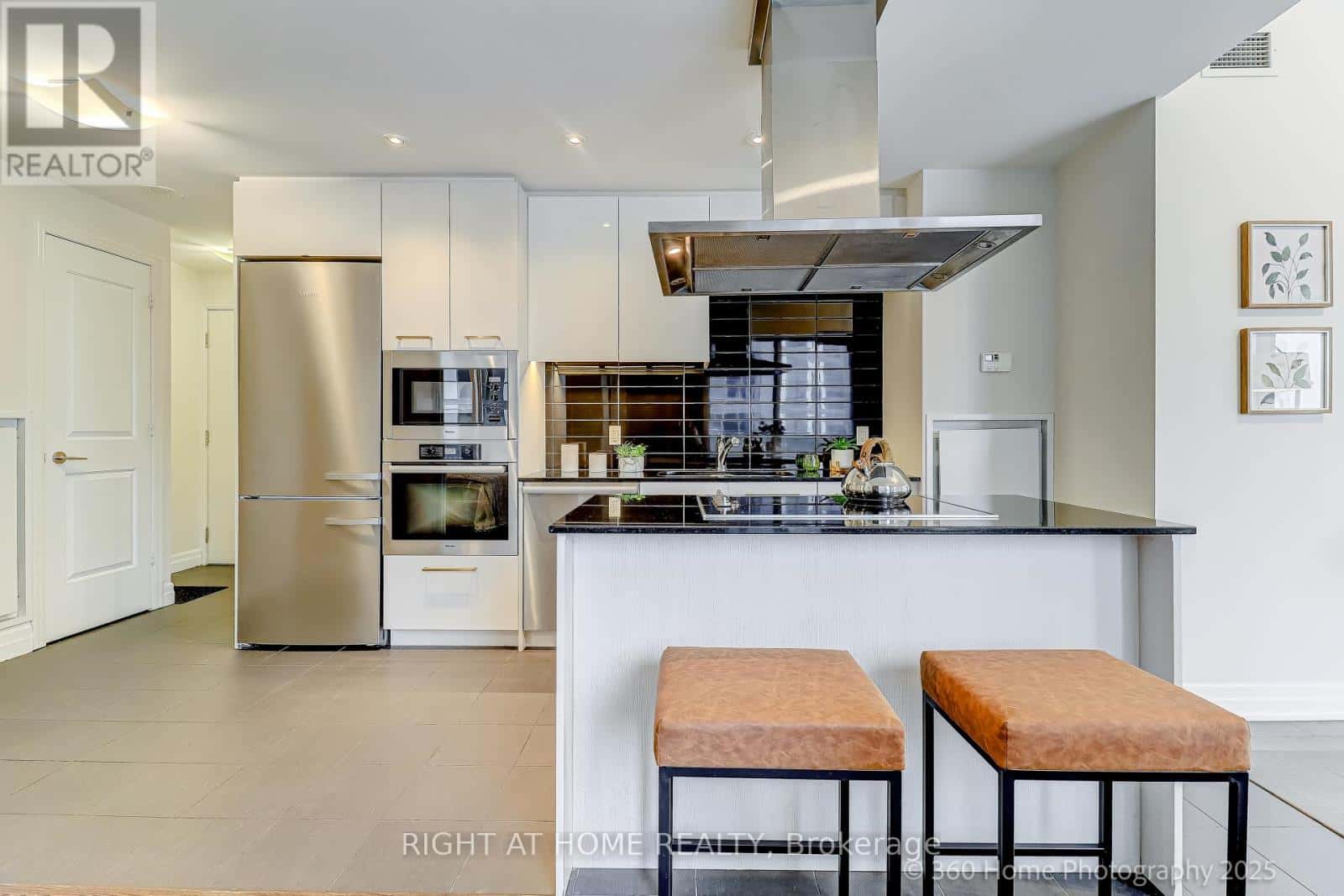 908 - 8 THE ESPLANADE — Toronto (Waterfront Communities), Ontario - Photo 4 of 24