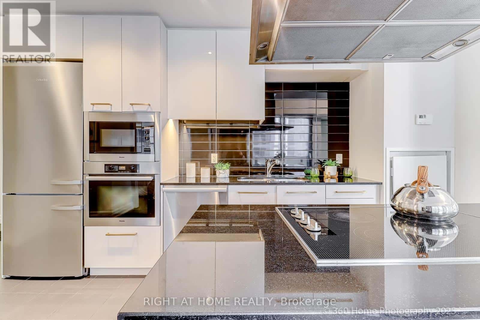 908 - 8 THE ESPLANADE — Toronto (Waterfront Communities), Ontario - Photo 5 of 24