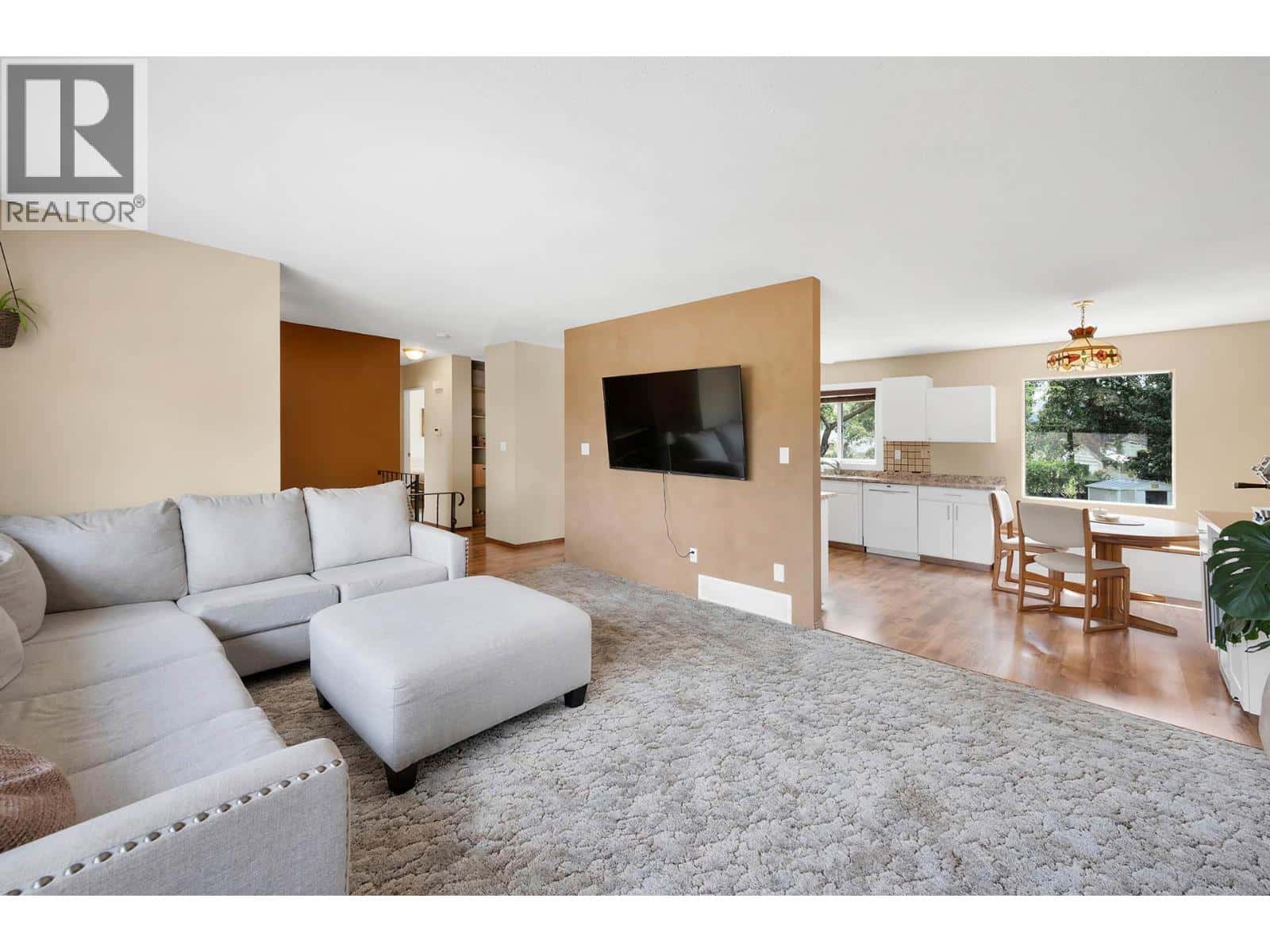 3576 MOUNTAINVIEW Place — Kamloops, British Columbia - Photo 5 of 71