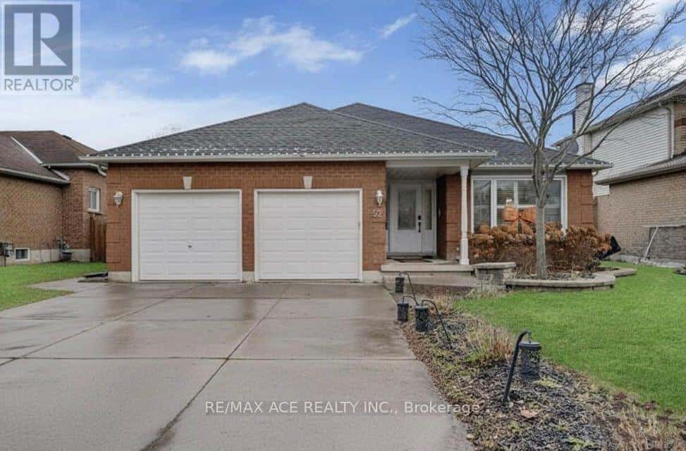 52 FOSTER CREEK DRIVE — Clarington (Newcastle), Ontario - Photo 3 of 38