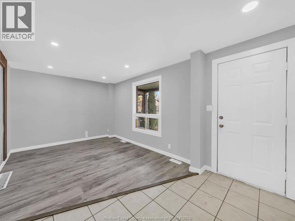 1153 UNIVERSITY — Windsor, Ontario - Photo 5 of 35