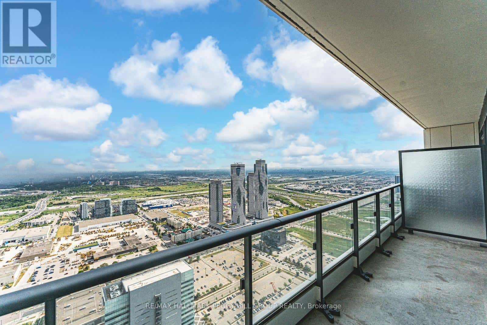 PH05 - 5 BUTTERMILL AVENUE — Vaughan (Vaughan Corporate Centre), Ontario - Photo 2 of 16