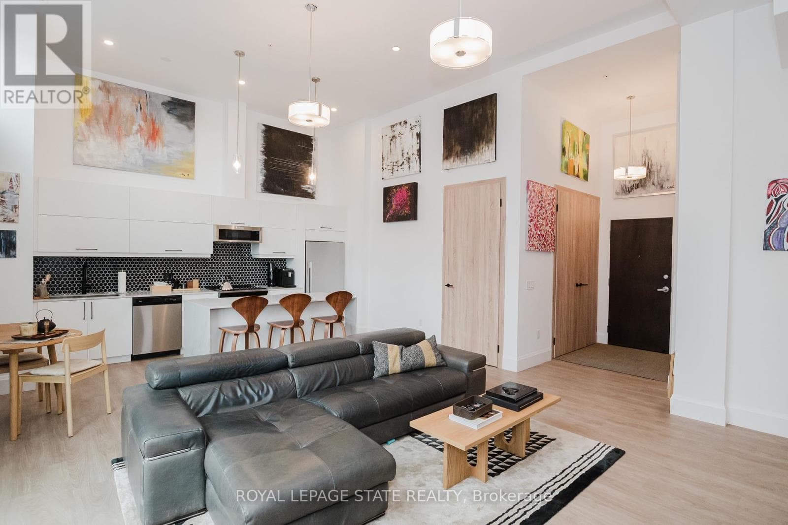 LPH13 - 118 KING STREET E — Hamilton (Beasley), Ontario - Main photo