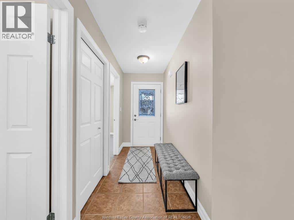 1875 Chateau — Windsor, Ontario - Photo 4 of 40