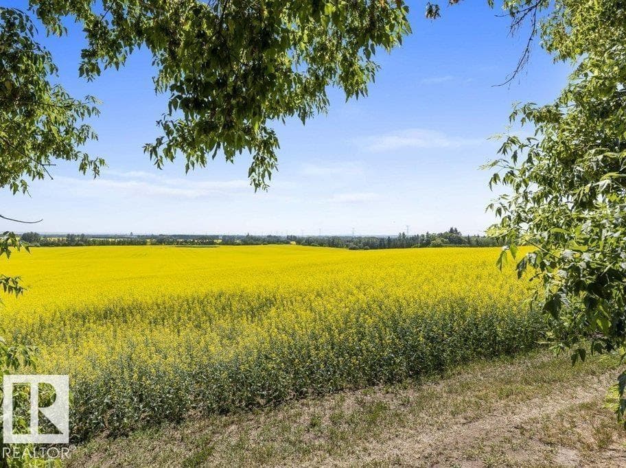 21203 18 ST NW — Edmonton, Alberta - Main photo