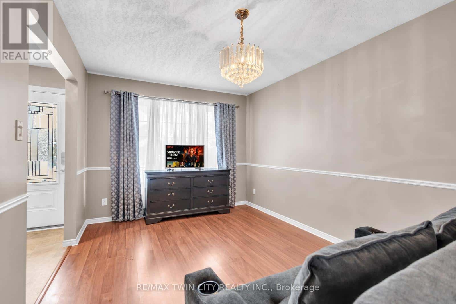 28 RIDGEWAY CRESCENT — Kitchener, Ontario - Photo 5 of 36