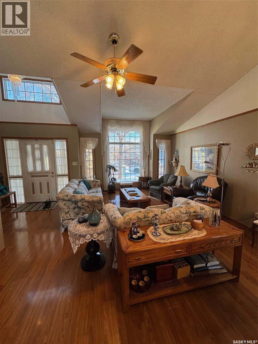 2506 Eagle RISE — North Battleford, Saskatchewan - Photo 3 of 35