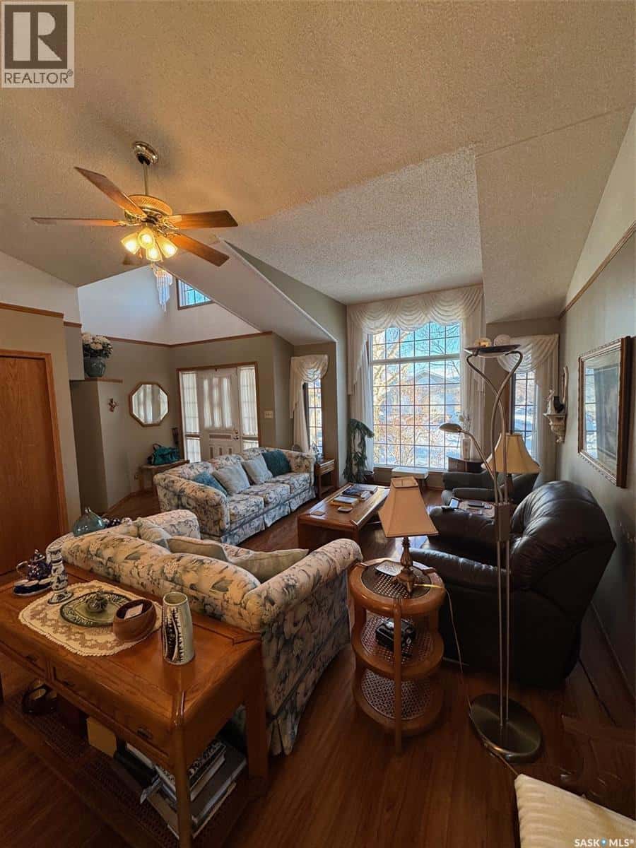 2506 Eagle RISE — North Battleford, Saskatchewan - Photo 4 of 35