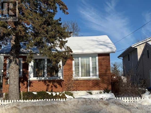 25 NINTH STREET — Collingwood, Ontario - Photo 3 of 24