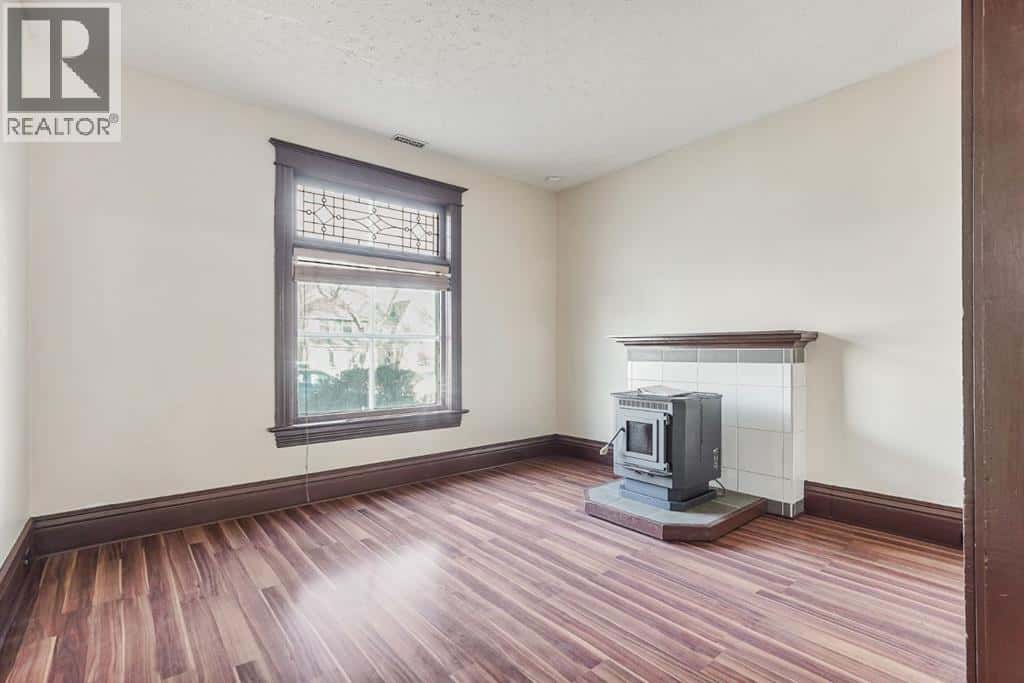 1210 6 Avenue S — Lethbridge, Alberta - Photo 5 of 27