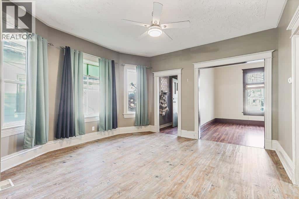 1210 6 Avenue S — Lethbridge, Alberta - Photo 4 of 27