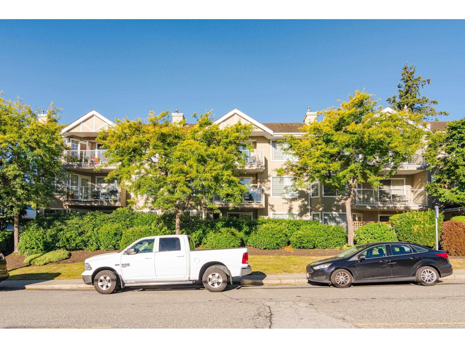 204 1369 GEORGE STREET — White Rock, British Columbia - Main photo