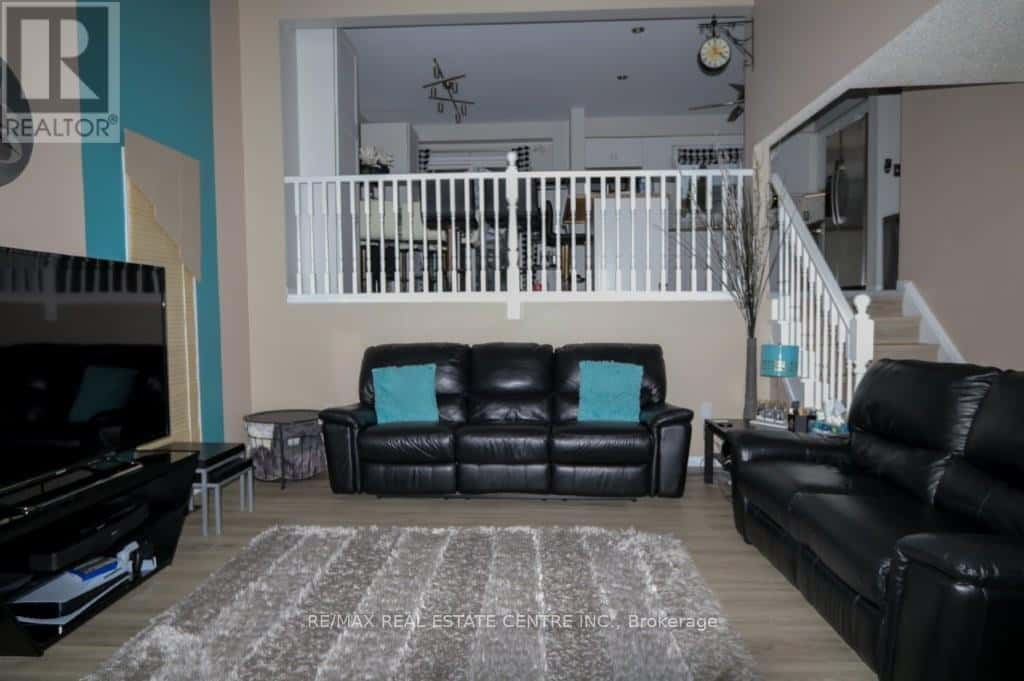 15 GEES WAY — Cambridge, Ontario - Photo 2 of 26