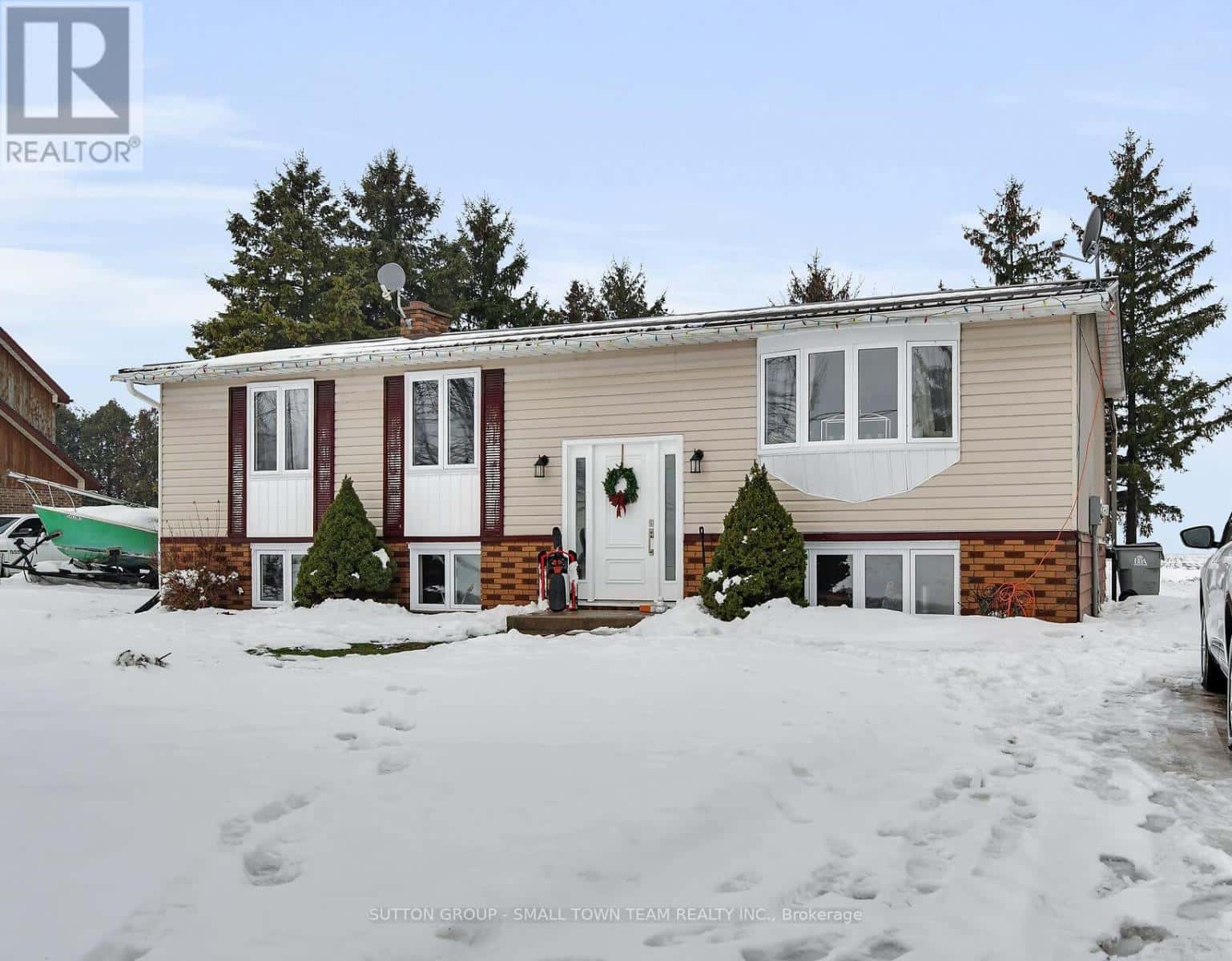 69897 GOSHEN LINE — South Huron (Stephen), Ontario - Photo 2 of 43