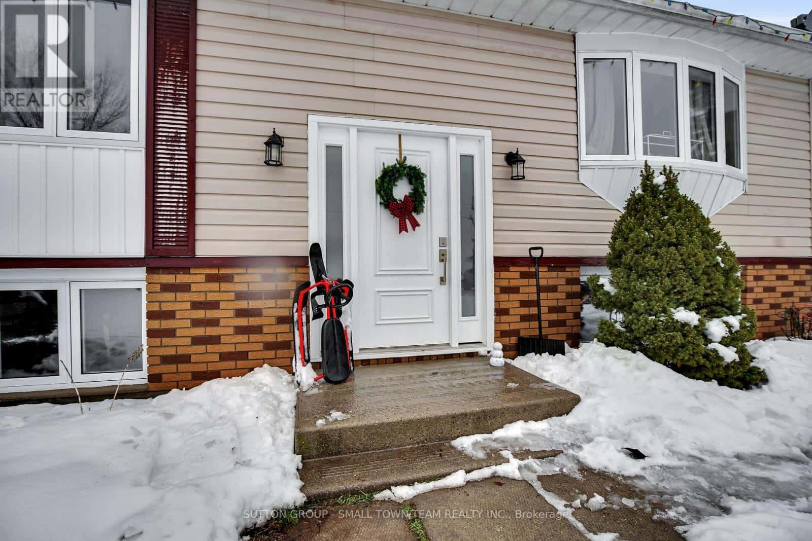 69897 GOSHEN LINE — South Huron (Stephen), Ontario - Photo 4 of 43