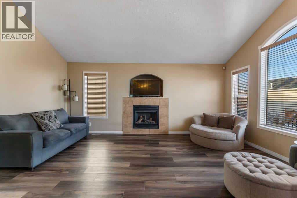 8 Copperfield Manor SE — Calgary, Alberta - Photo 3 of 43