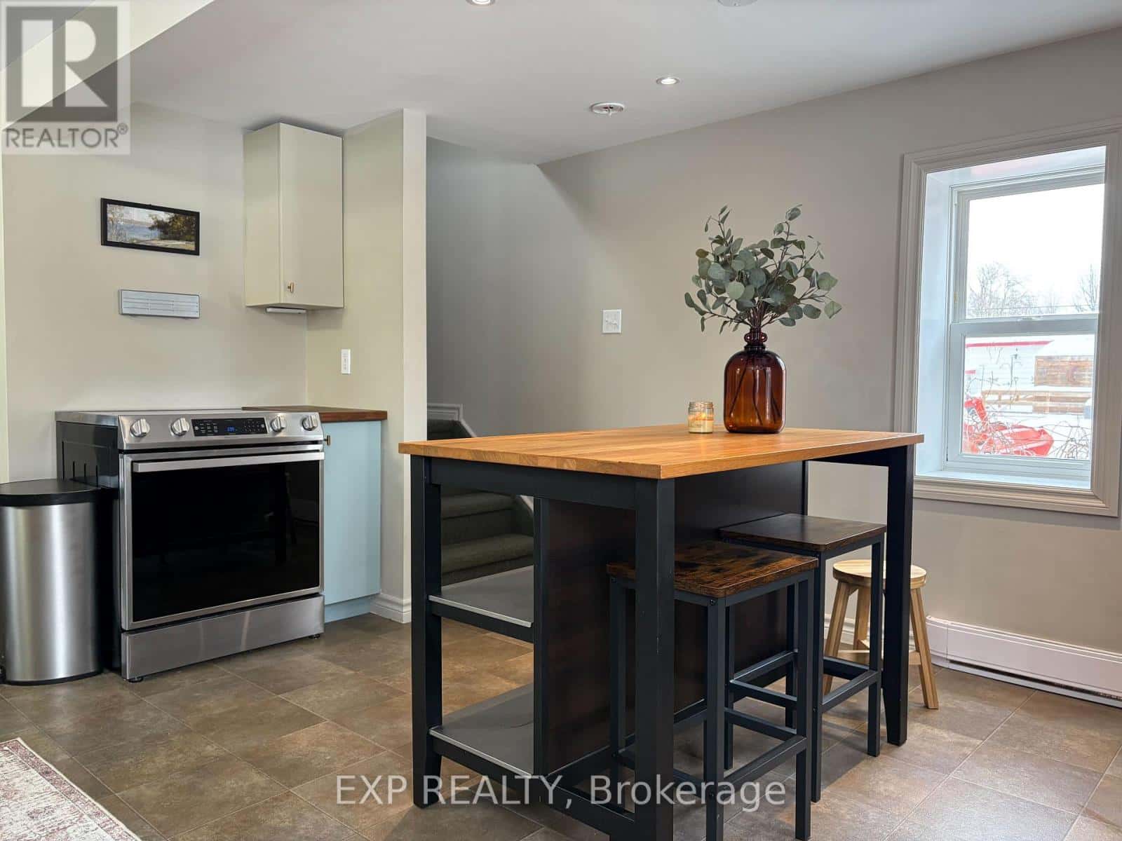 138 BLAKE STREET — Renfrew, Ontario - Photo 5 of 25