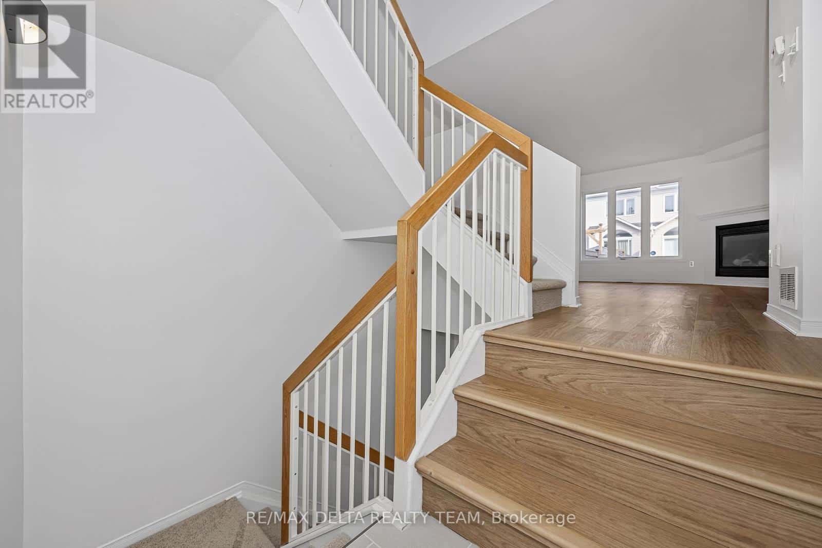 216 FORESTCREST STREET — Ottawa, Ontario - Photo 3 of 38