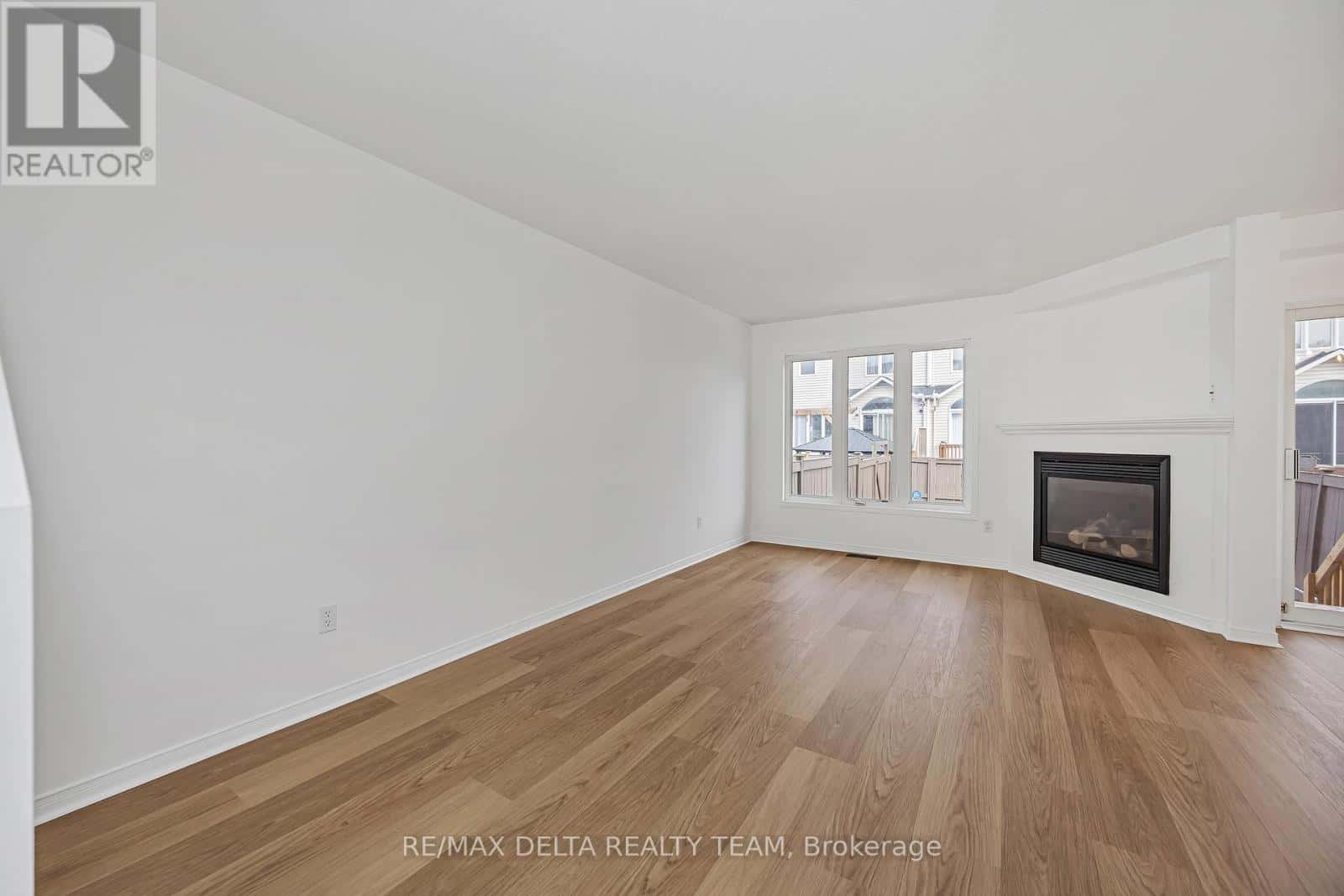 216 FORESTCREST STREET — Ottawa, Ontario - Photo 4 of 38