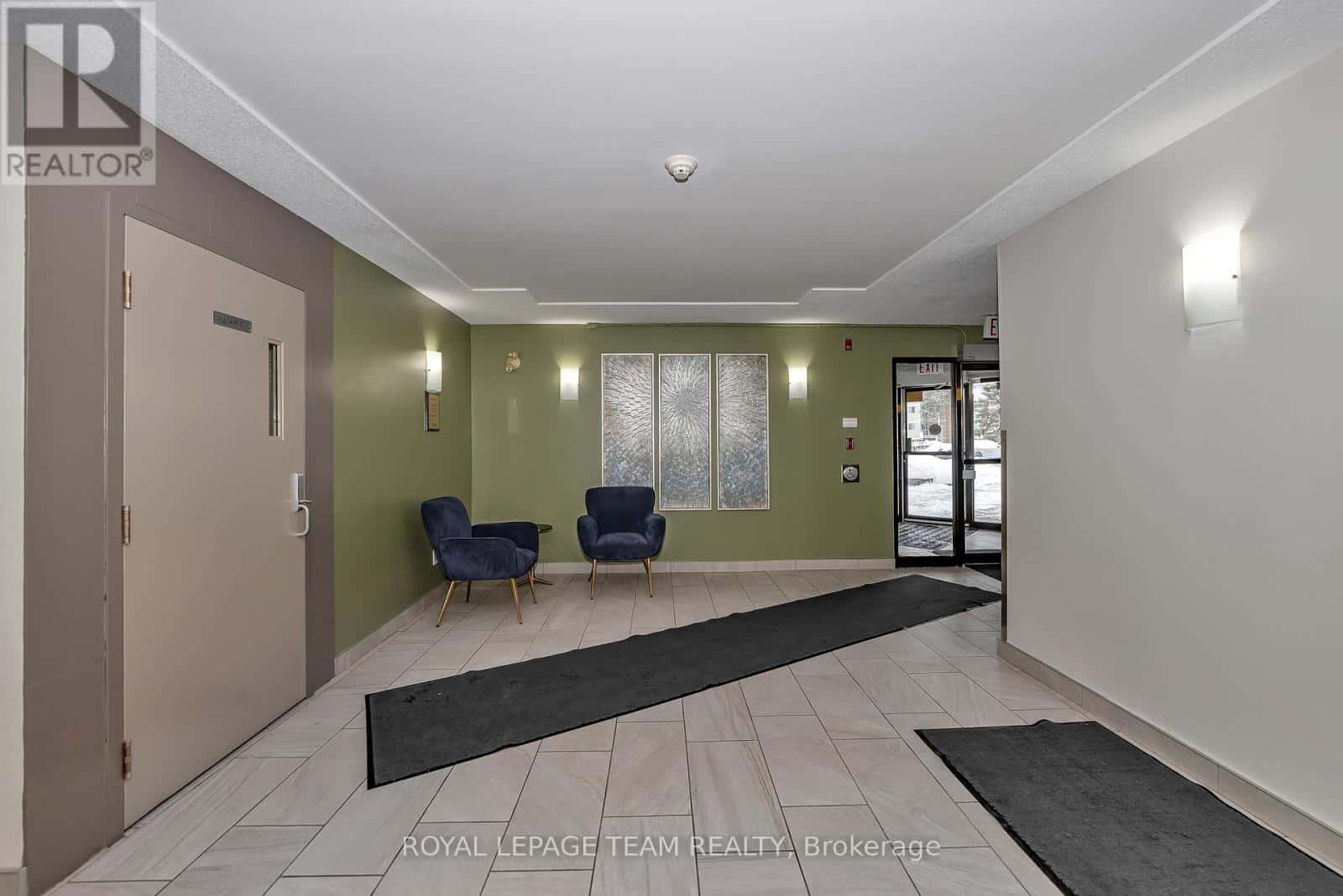 200 - 260 BRITTANY DRIVE — Ottawa, Ontario - Photo 4 of 41