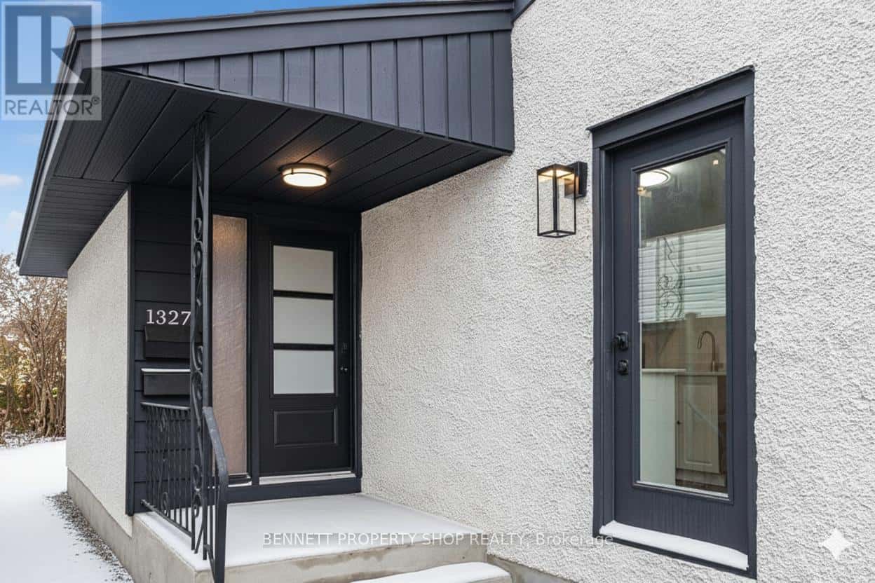 1327 AVENUE S AVENUE — Ottawa, Ontario - Photo 2 of 24