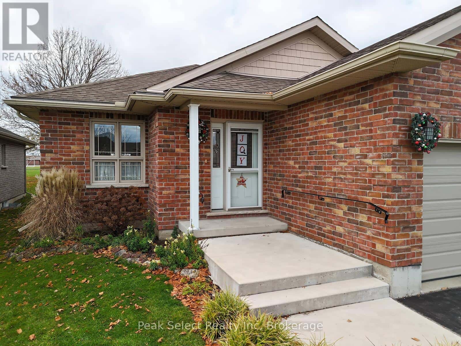 34 HOMEFIELD COURT — St. Marys, Ontario - Photo 4 of 43