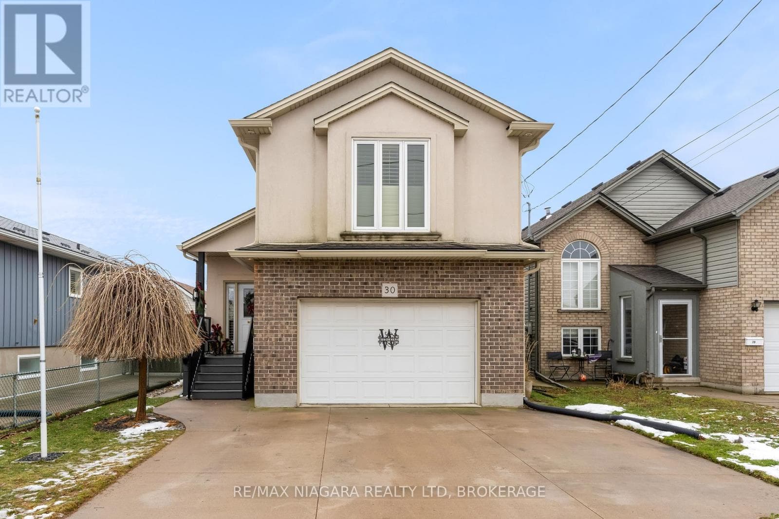 30 BALL AVENUE E — St. Catharines (Burleigh Hill), Ontario - Main photo